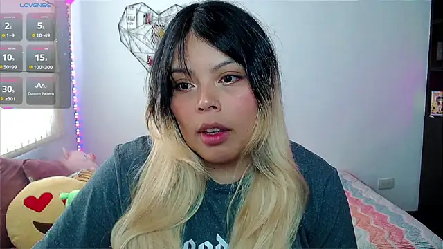 EllieMoonX online show from April 2026 06:54:02 PM