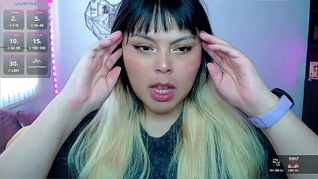EllieMoonX online show from April 2026 09:50:01 PM