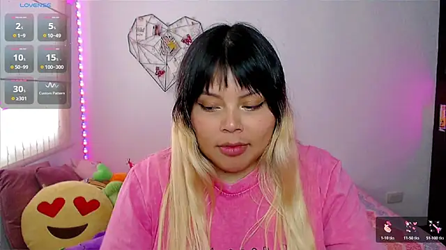 EllieMoonX online show from April 2026 09:57:02 PM