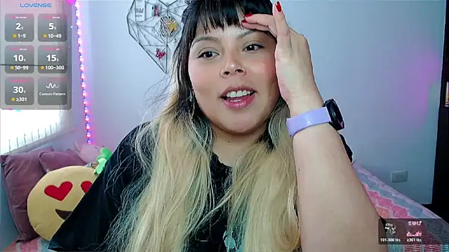 EllieMoonX online show from April 2026 09:10:02 PM