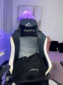 Snapshot of HoneyMollyX chatting on October 2025 01:07:02 PM HoneyMollyX online show from October 2025 01:07:02 PM