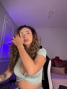 Snapshot of HoneyMollyX chatting on November 2025 01:00:02 PM HoneyMollyX online show from November 2025 01:00:02 PM