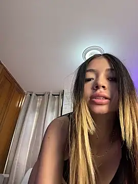 HoneyMollyX online show from June 2026 01:02:02 PM