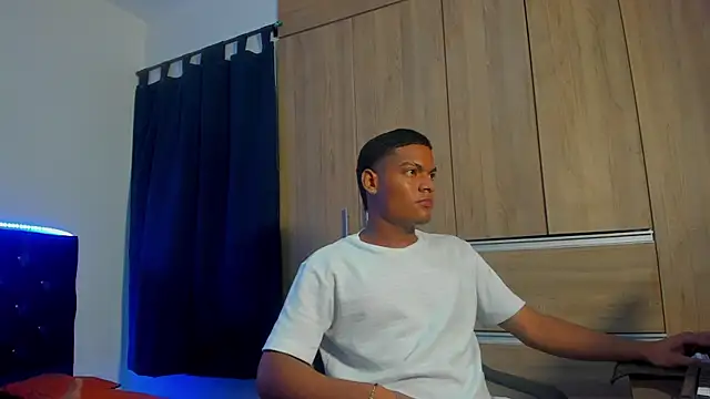 Snapshot of isaac_master77 chatting on November 2025 02:55:01 AM isaac master77 online show from November 2025 02:55:01 AM