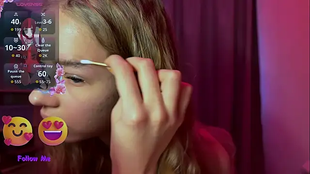 Snapshot of LunaCrave chatting on December 2025 11:14:02 AM LunaCrave online show from December 2025 11:14:02 AM