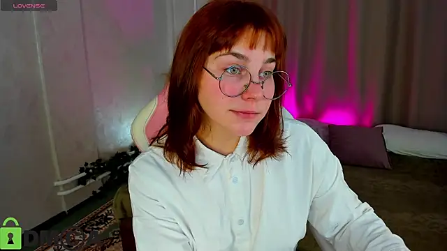 Snapshot of Rene_Shine chatting on November 2025 01:00:02 AM Rene Shine online show from November 2025 01:00:02 AM