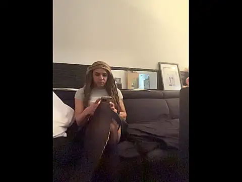 Snapshot of luziaaa92 chatting on October 2025 02:17:02 PM luziaaa92 online show from October 2025 02:17:02 PM