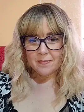 Amelialove42 online show from May 2026 01:49:02 PM
