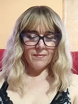 Amelialove42 online show from May 2026 01:06:01 PM