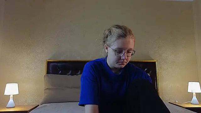 Snapshot of AlinaAldrete chatting on October 2025 04:26:01 AM AlinaAldrete online show from October 2025 04:26:01 AM