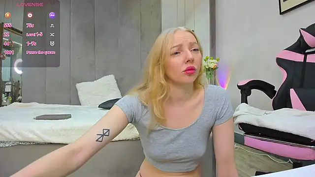 Snapshot of SundyRose chatting on November 2025 09:32:01 PM SundyRose online show from November 2025 09:32:01 PM