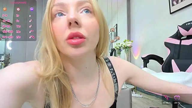 Snapshot of SundyRose chatting on November 2025 08:31:01 PM SundyRose online show from November 2025 08:31:01 PM