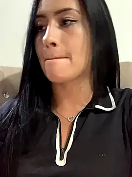 Snapshot of saris_moon chatting on October 2025 12:42:02 AM saris moon online show from October 2025 12:42:02 AM