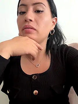 Snapshot of saris_moon chatting on October 2025 05:24:02 PM saris moon online show from October 2025 05:24:02 PM