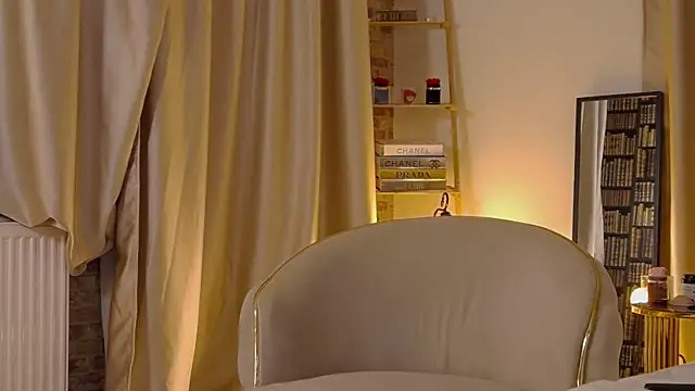 Snapshot of OliviaCart chatting on October 2025 04:33:02 AM OliviaCart online show from October 2025 04:33:02 AM