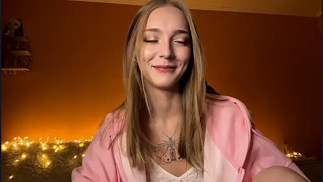 Snapshot of EvaPeace chatting on October 2025 04:17:02 PM EvaPeace online show from October 2025 04:17:02 PM