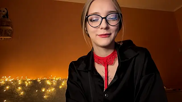 Snapshot of EvaPeace chatting on October 2025 04:16:01 PM EvaPeace online show from October 2025 04:16:01 PM