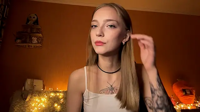 Snapshot of EvaPeace chatting on October 2025 04:19:01 PM EvaPeace online show from October 2025 04:19:01 PM