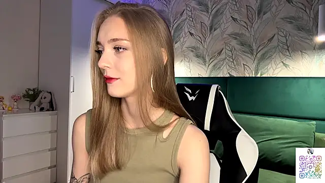 Snapshot of EvaPeace chatting on October 2025 04:22:01 PM EvaPeace online show from October 2025 04:22:01 PM