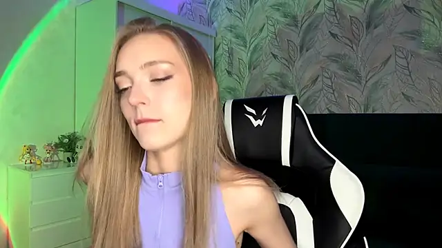 Snapshot of EvaPeace chatting on October 2025 05:24:02 PM EvaPeace online show from October 2025 05:24:02 PM