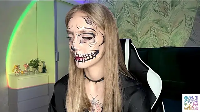 Snapshot of EvaPeace chatting on October 2025 04:19:02 PM EvaPeace online show from October 2025 04:19:02 PM