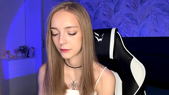 Snapshot of EvaPeace chatting on November 2025 04:20:01 PM EvaPeace online show from November 2025 04:20:01 PM