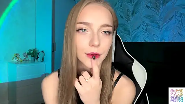 Snapshot of EvaPeace chatting on November 2025 04:08:01 PM EvaPeace online show from November 2025 04:08:01 PM