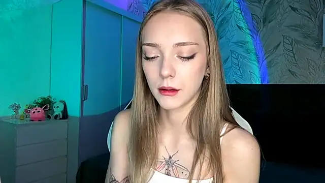 Snapshot of EvaPeace chatting on November 2025 05:11:01 PM EvaPeace online show from November 2025 05:11:01 PM