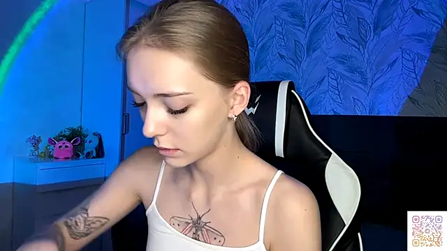 Snapshot of EvaPeace chatting on November 2025 05:07:01 PM EvaPeace online show from November 2025 05:07:01 PM