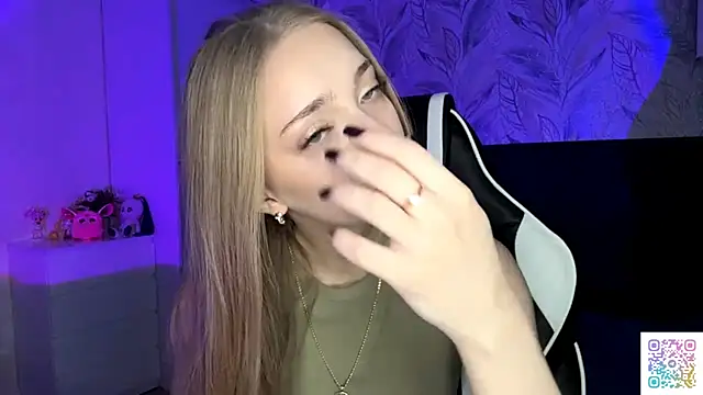 Snapshot of EvaPeace chatting on November 2025 05:08:01 PM EvaPeace online show from November 2025 05:08:01 PM