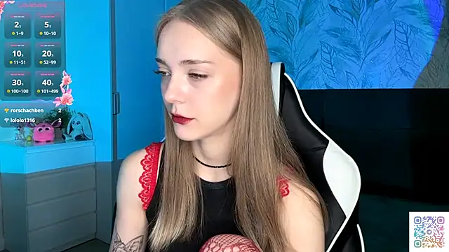 Snapshot of EvaPeace chatting on November 2025 06:18:01 PM EvaPeace online show from November 2025 06:18:01 PM