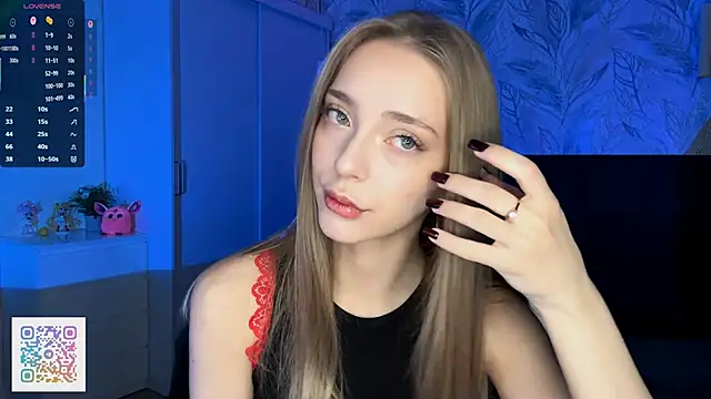 Snapshot of EvaPeace chatting on November 2025 05:23:01 PM EvaPeace online show from November 2025 05:23:01 PM