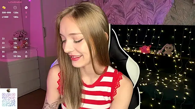 Snapshot of EvaPeace chatting on December 2025 07:20:02 PM EvaPeace online show from December 2025 07:20:02 PM