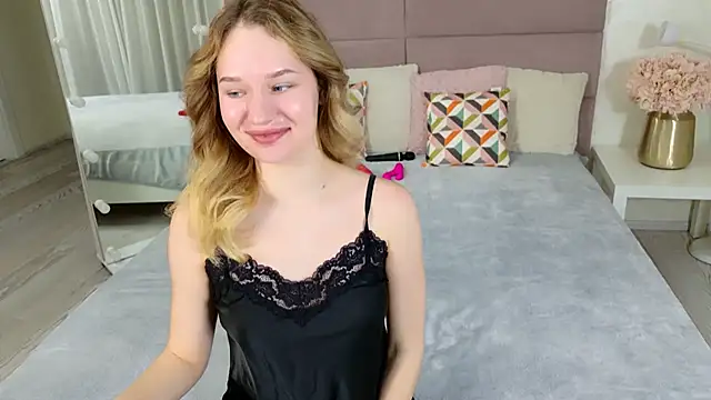 Snapshot of IndieMoon chatting on February 2026 06:04:01 PM IndieMoon online show from February 2026 06:04:01 PM