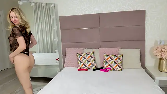 Snapshot of IndieMoon chatting on March 2026 06:04:02 PM IndieMoon online show from March 2026 06:04:02 PM