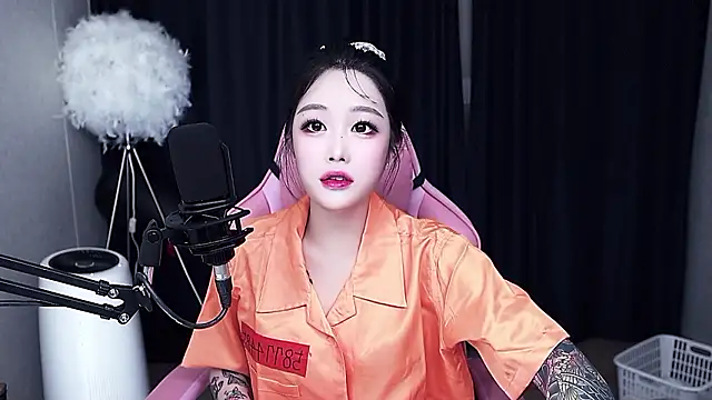 Snapshot of MISA_02 chatting on October 2025 11:00:02 AM MISA 02 online show from October 2025 11:00:02 AM