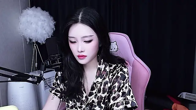 Snapshot of MISA_02 chatting on October 2025 01:12:02 PM MISA 02 online show from October 2025 01:12:02 PM