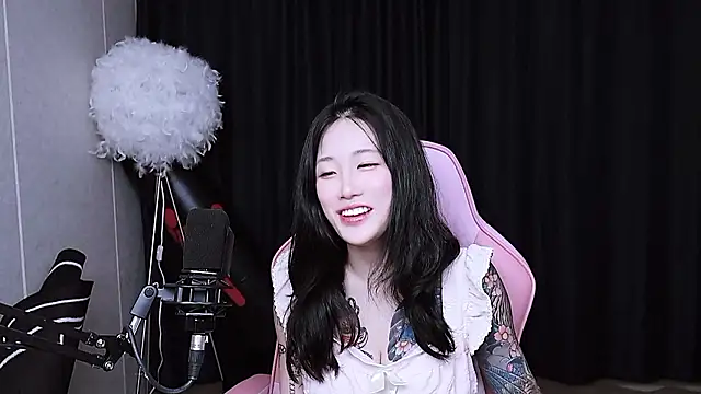 Snapshot of MISA_02 chatting on October 2025 12:38:02 PM MISA 02 online show from October 2025 12:38:02 PM