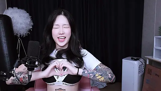 Snapshot of MISA_02 chatting on October 2025 04:11:01 PM MISA 02 online show from October 2025 04:11:01 PM