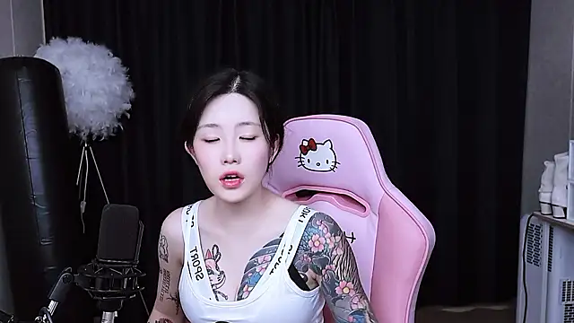 Snapshot of MISA_02 chatting on October 2025 12:06:02 PM MISA 02 online show from October 2025 12:06:02 PM