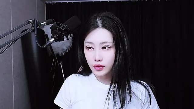 Snapshot of MISA_02 chatting on November 2025 01:43:03 PM MISA 02 online show from November 2025 01:43:03 PM