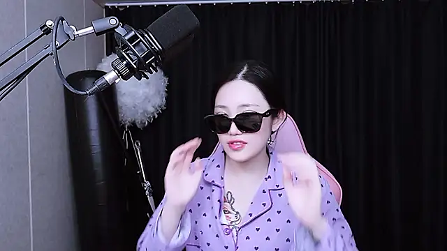 Snapshot of MISA_02 chatting on November 2025 02:12:02 PM MISA 02 online show from November 2025 02:12:02 PM