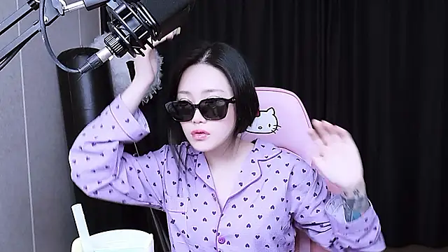 Snapshot of MISA_02 chatting on November 2025 02:39:02 PM MISA 02 online show from November 2025 02:39:02 PM