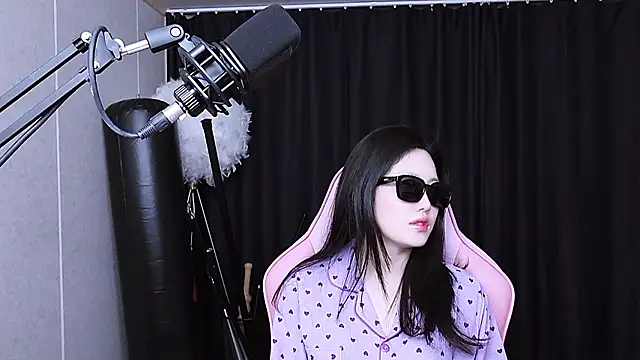 Snapshot of MISA_02 chatting on November 2025 02:06:01 PM MISA 02 online show from November 2025 02:06:01 PM