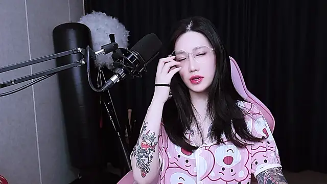 Snapshot of MISA_02 chatting on November 2025 12:05:02 PM MISA 02 online show from November 2025 12:05:02 PM