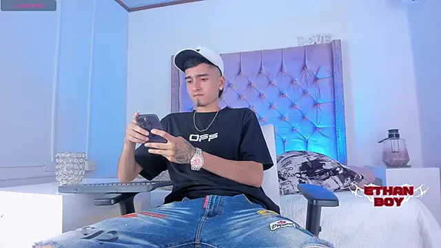 Snapshot of Ethan_Boy_ chatting on November 2025 09:29:02 PM Ethan Boy online show from November 2025 09:29:02 PM