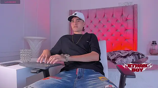 Snapshot of Ethan_Boy_ chatting on December 2025 08:39:01 PM Ethan Boy online show from December 2025 08:39:01 PM