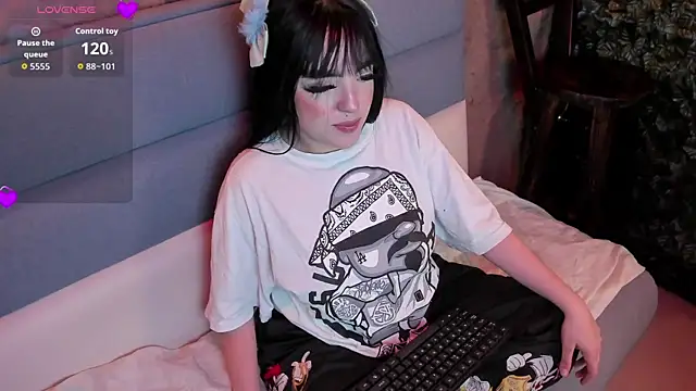 bubble  angel   online show from November 2025 11:31:02 AM