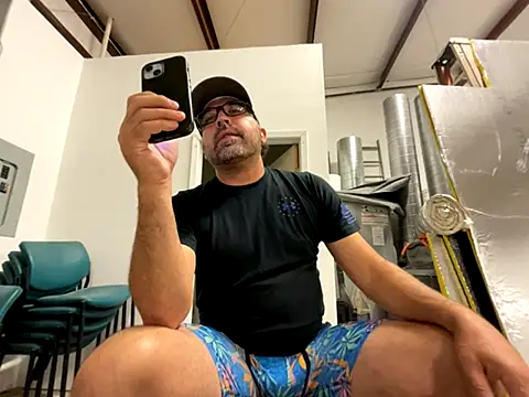 Snapshot of Fun_Time_Ron_2 chatting on October 2025 01:45:02 PM Fun Time Ron 2 online show from October 2025 01:45:02 PM