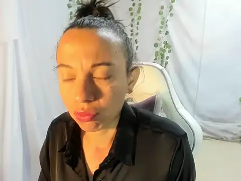 Snapshot of Perla_Jonhson_Rs chatting on October 2025 01:10:01 PM Perla Jonhson Rs online show from October 2025 01:10:01 PM